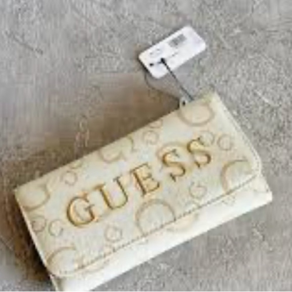 Guess Cream Wallet Classic Design
